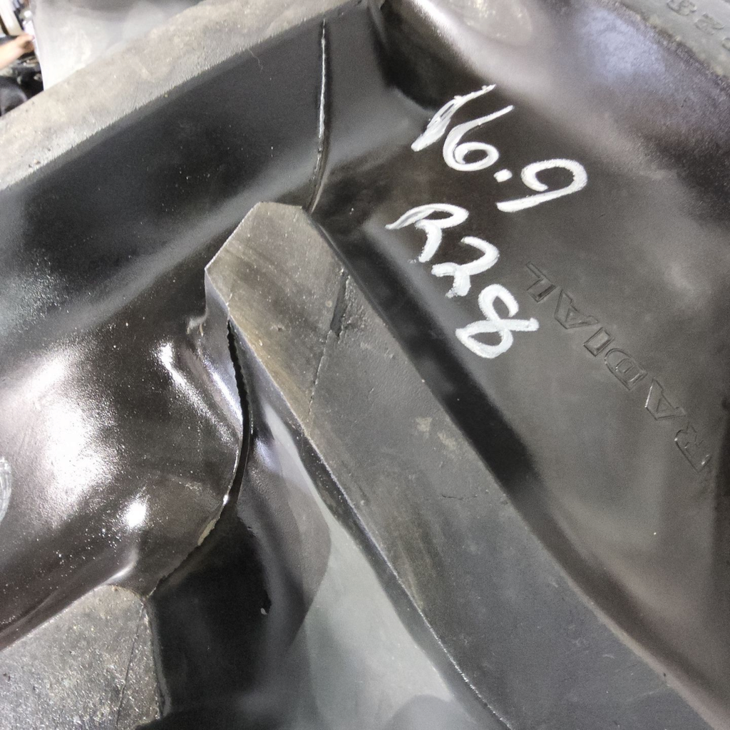 16.9R28 Goodyear Farm Super Traction Radial R-1W 136B 95%