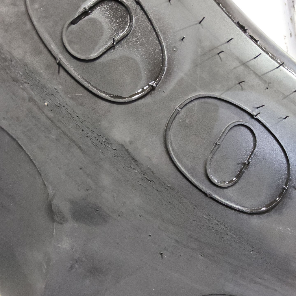 16.9R28 Goodyear Farm Super Traction Radial R-1W 136B 95%