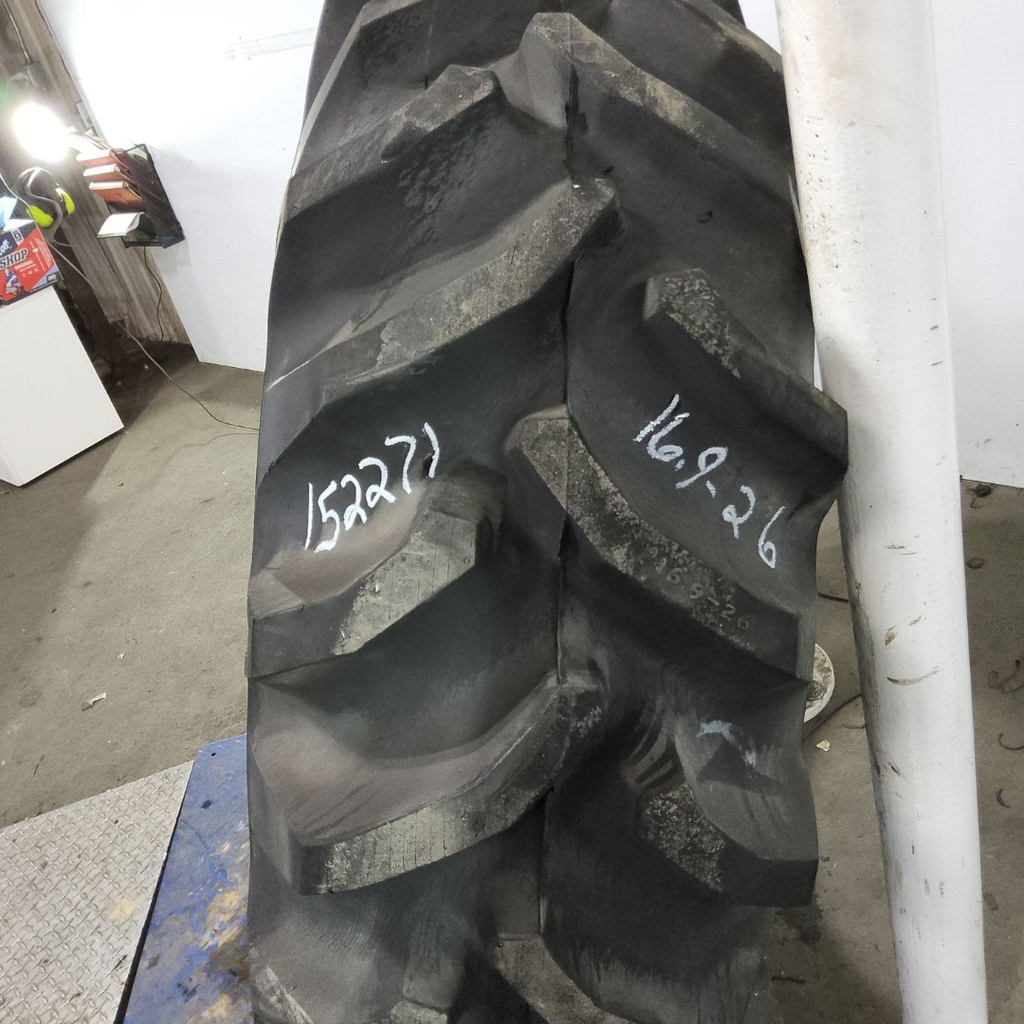 16.9-26 Goodyear Farm Dyna Torque II R-1 E (10 Ply), 90%