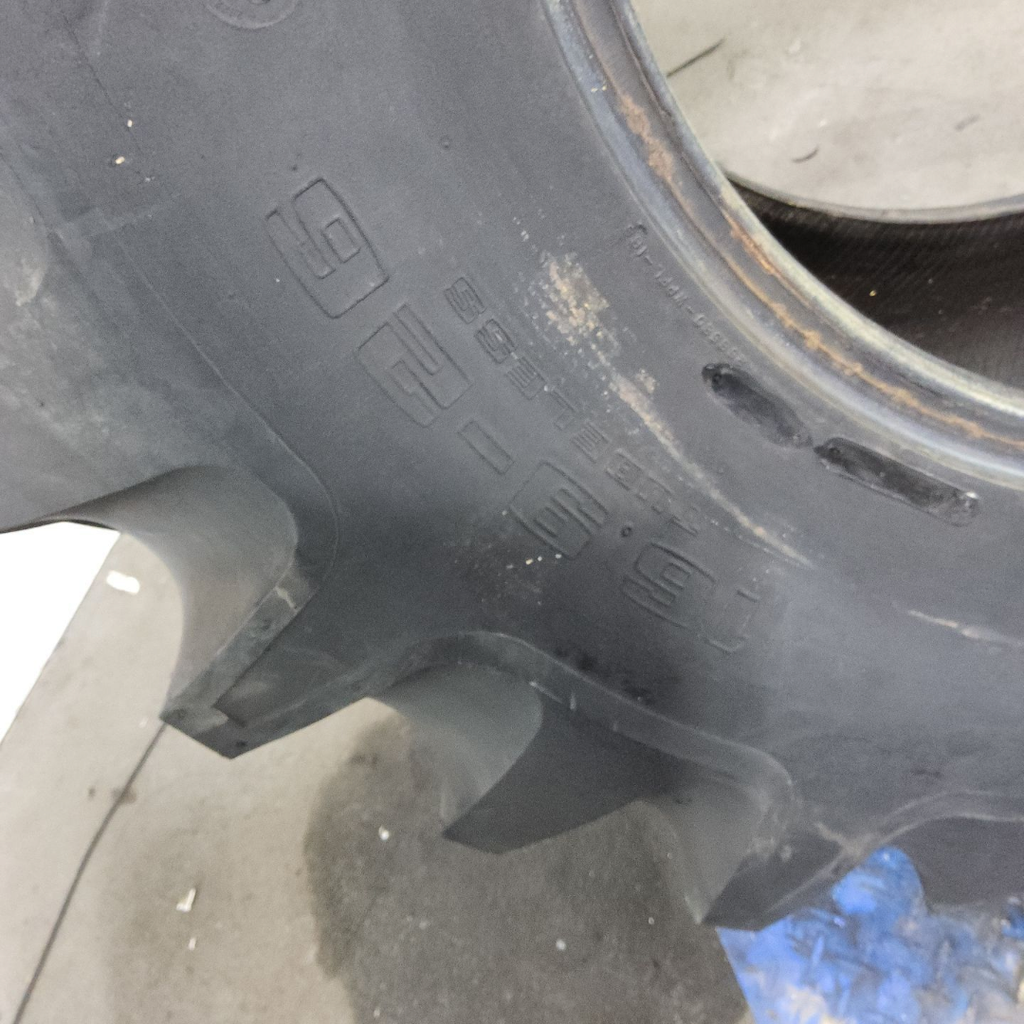 16.9-26 Goodyear Farm Dyna Torque II R-1 E (10 Ply), 90%