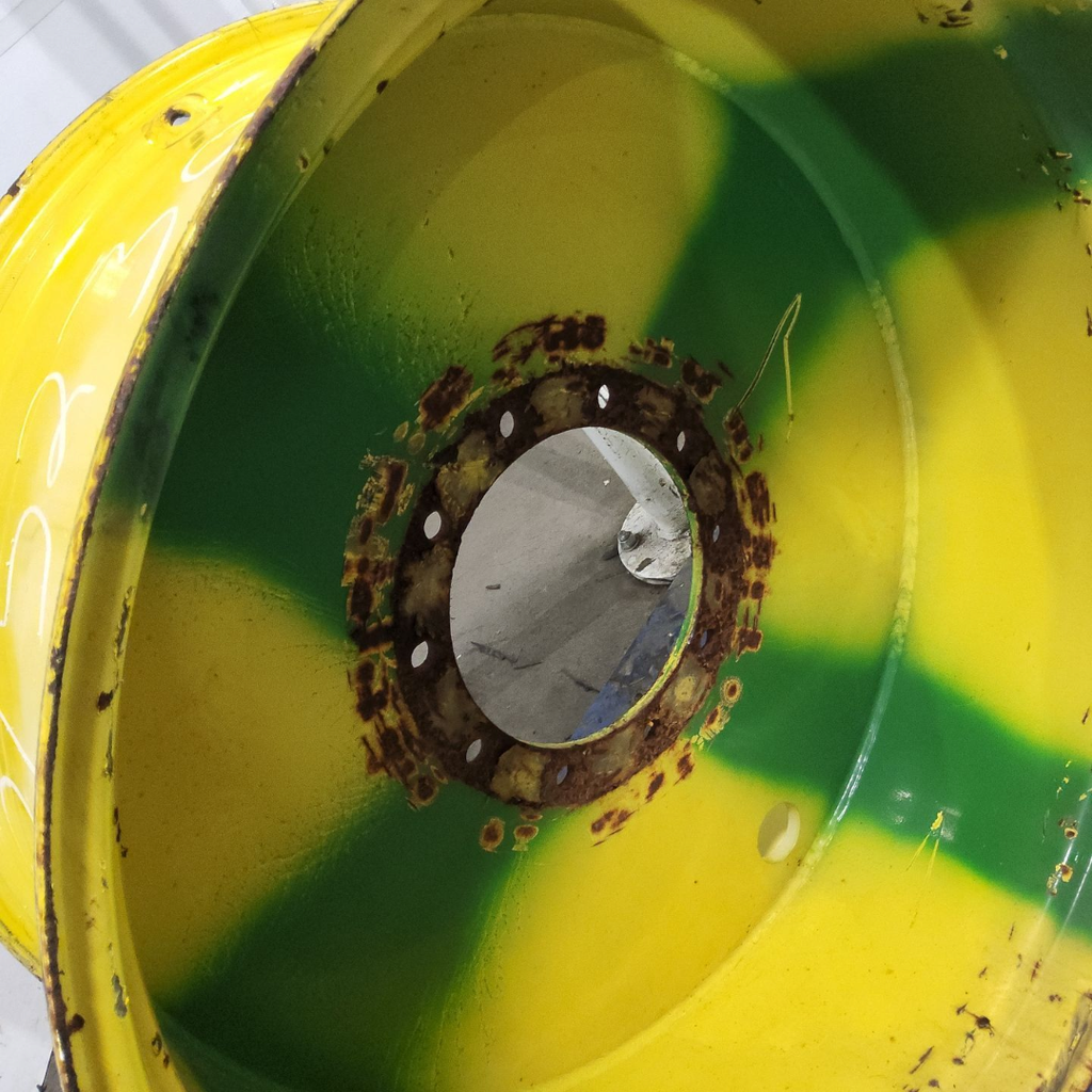 18"W x 38"D, John Deere Yellow 10-Hole Flat Plate Sprayer