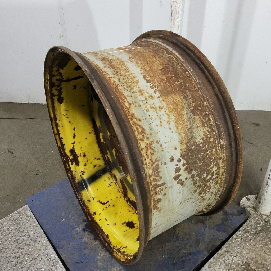 18"W x 38"D, John Deere Yellow 10-Hole Flat Plate Sprayer