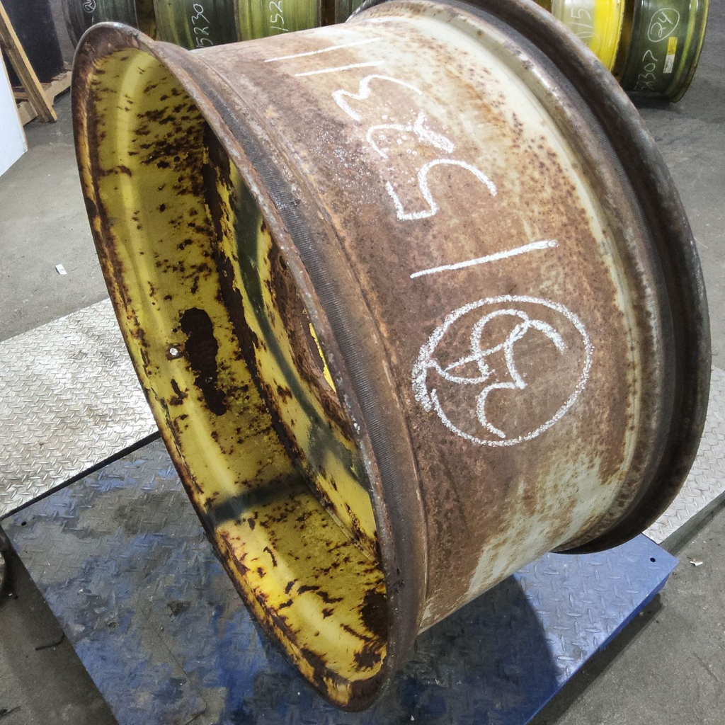 18"W x 38"D, John Deere Yellow 10-Hole Flat Plate Sprayer