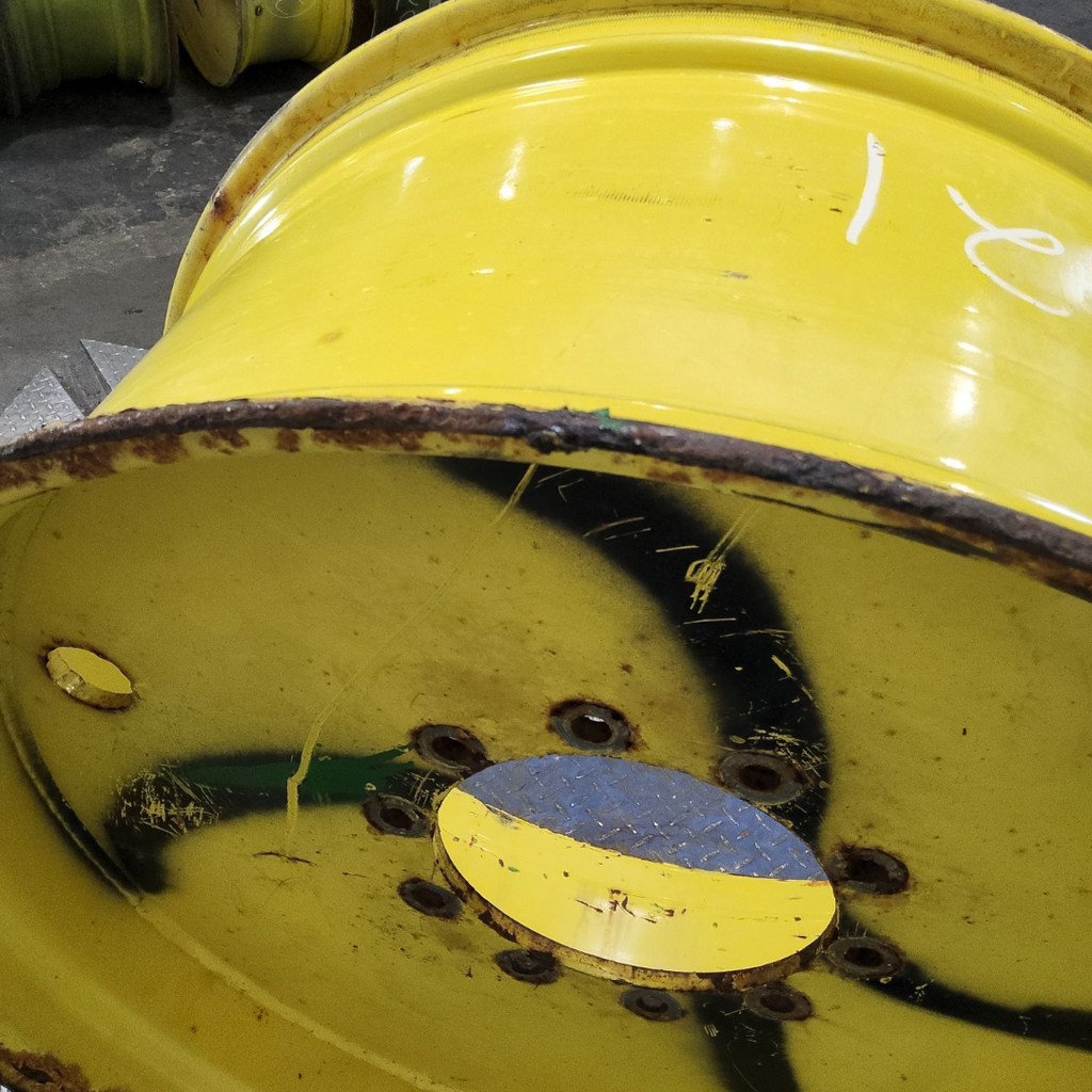 18"W x 38"D, John Deere Yellow 10-Hole Flat Plate Sprayer