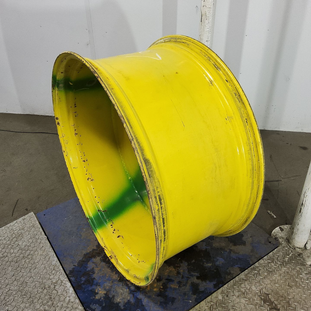 18"W x 38"D, John Deere Yellow 10-Hole Flat Plate Sprayer