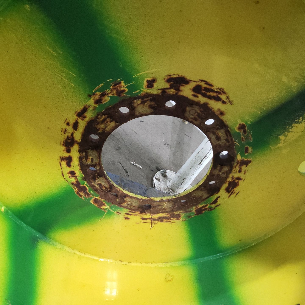 18"W x 38"D, John Deere Yellow 10-Hole Flat Plate Sprayer