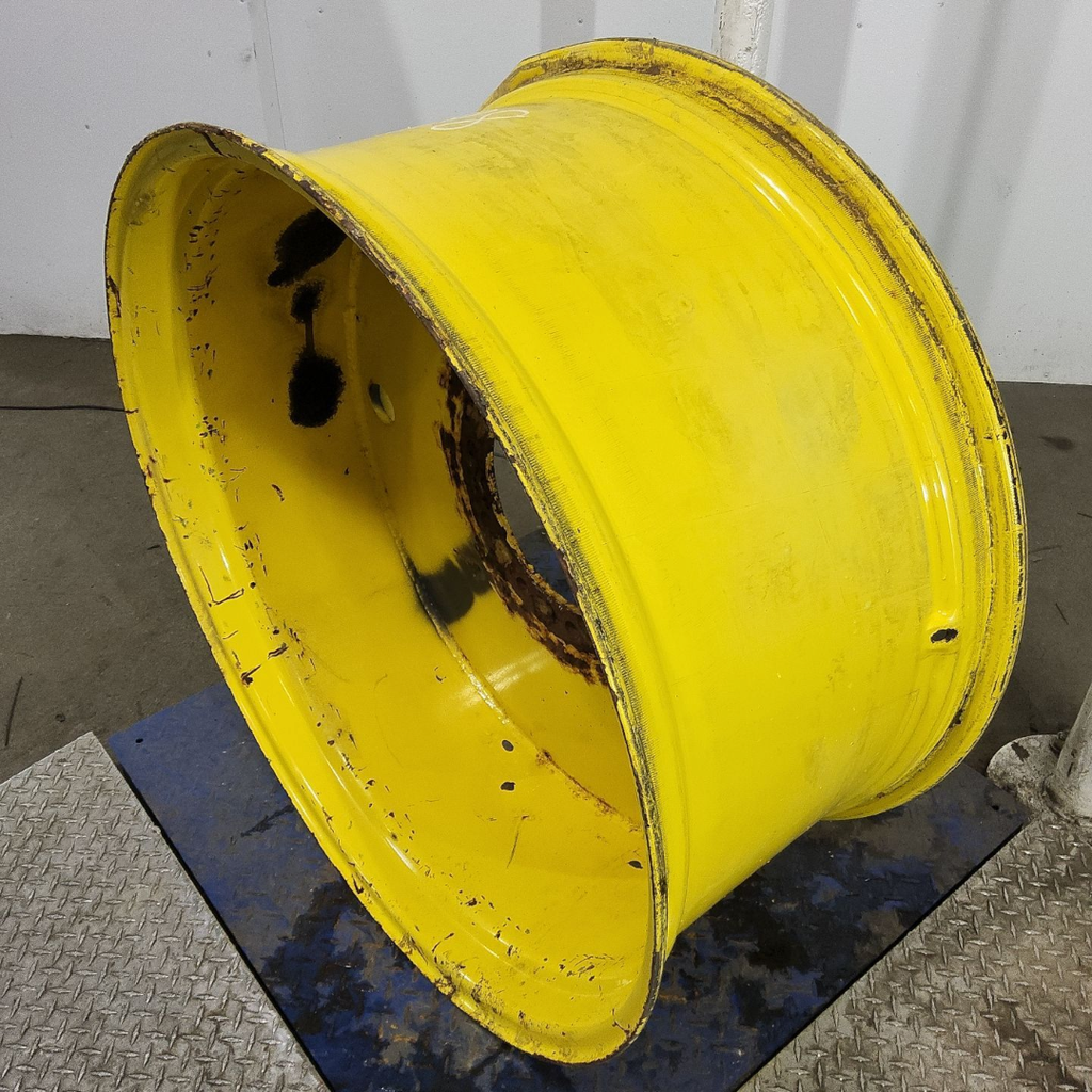 18"W x 38"D, John Deere Yellow 10-Hole Flat Plate Sprayer