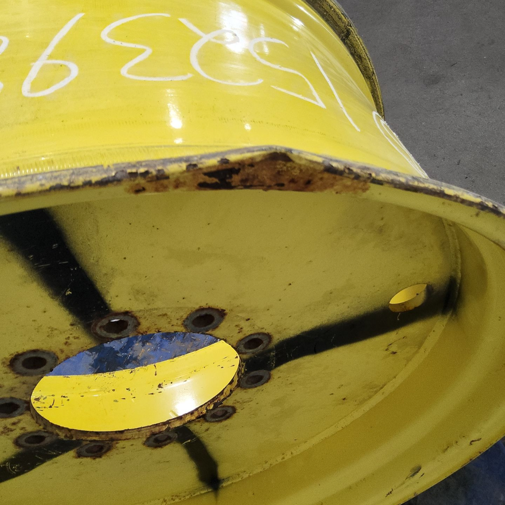 18"W x 38"D, John Deere Yellow 10-Hole Flat Plate Sprayer