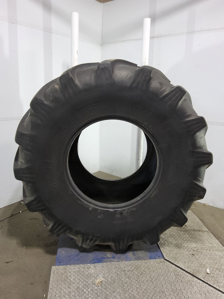 800/65R32 Titan Farm Super Hi Power Lug Radial R-1 172A8 85%