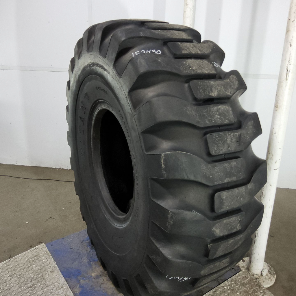 23.5-25 Titan OTR Loader Dozer II L-2 L (20 Ply), 85%