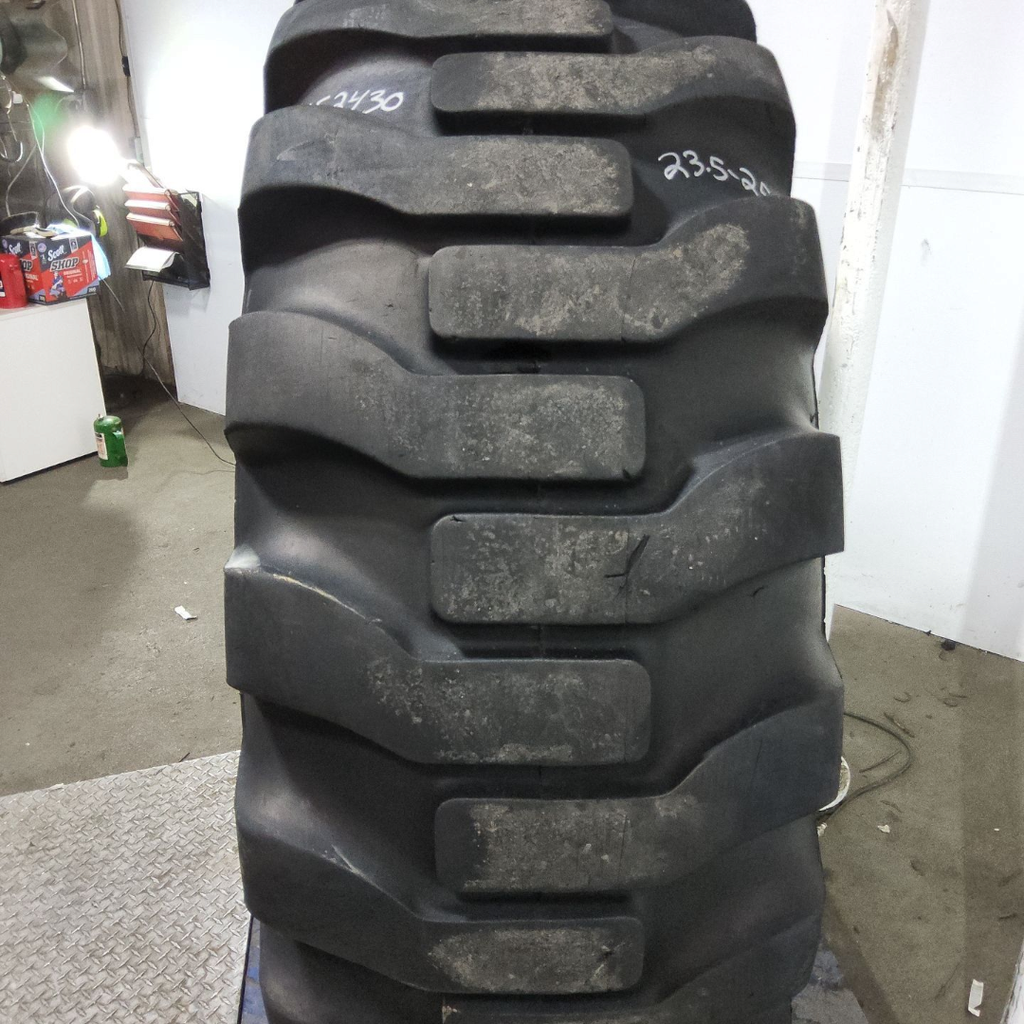 23.5-25 Titan OTR Loader Dozer II L-2 L (20 Ply), 85%