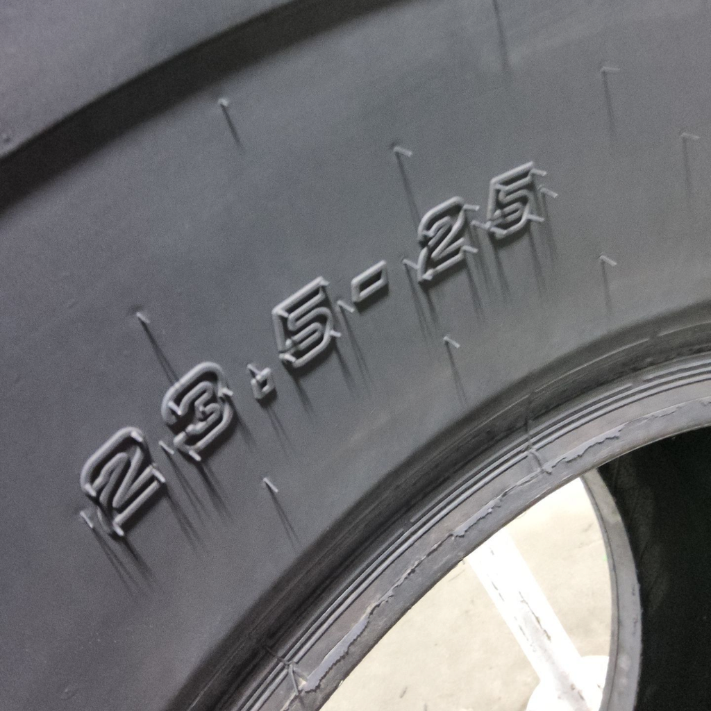 23.5-25 Titan OTR Loader Dozer II L-2 L (20 Ply), 85%