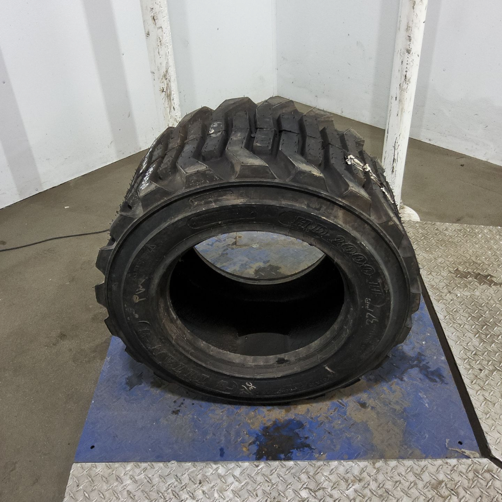 31x15.50-16.5NHS Titan Farm HD2000 II SS R-4 D (8 Ply), 99%