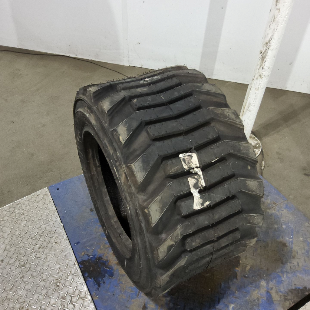 31x15.50-16.5NHS Titan Farm HD2000 II SS R-4 D (8 Ply), 99%