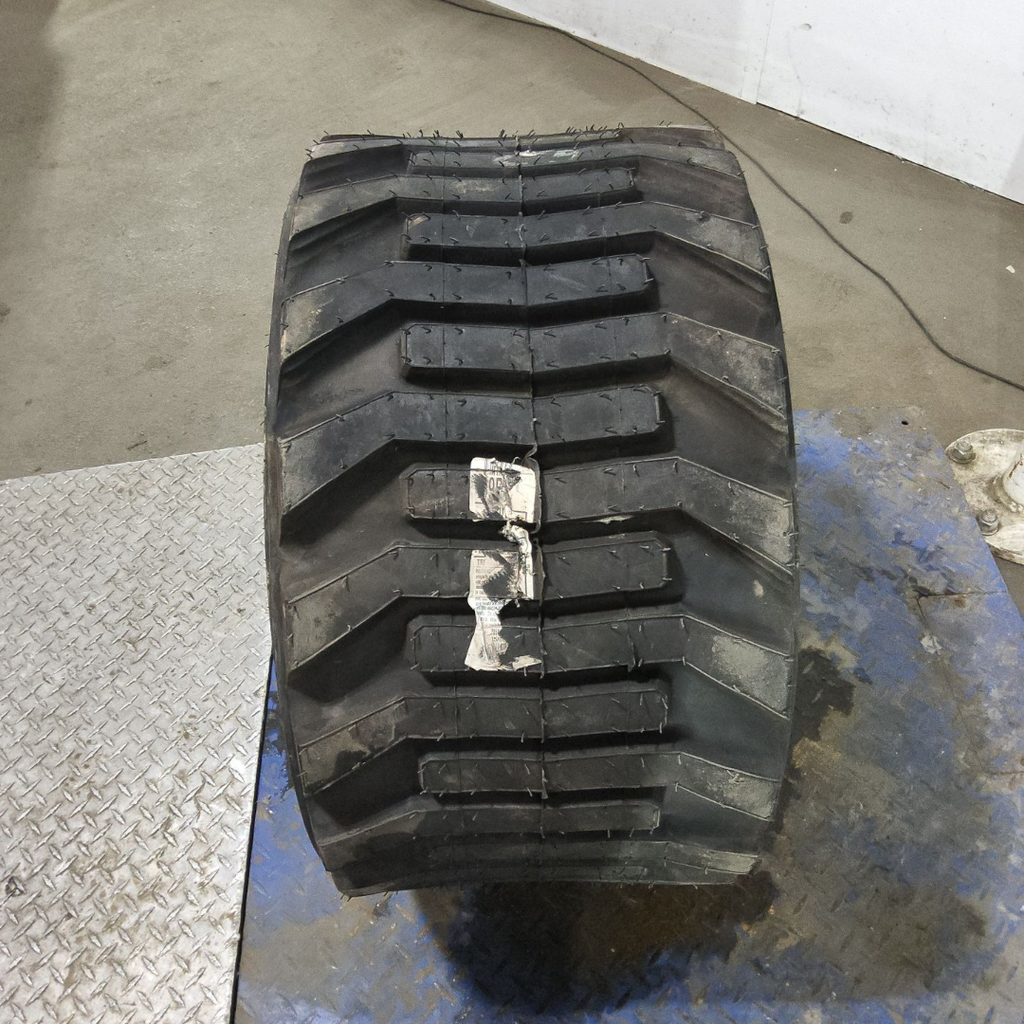 31x15.50-16.5NHS Titan Farm HD2000 II SS R-4 D (8 Ply), 99%