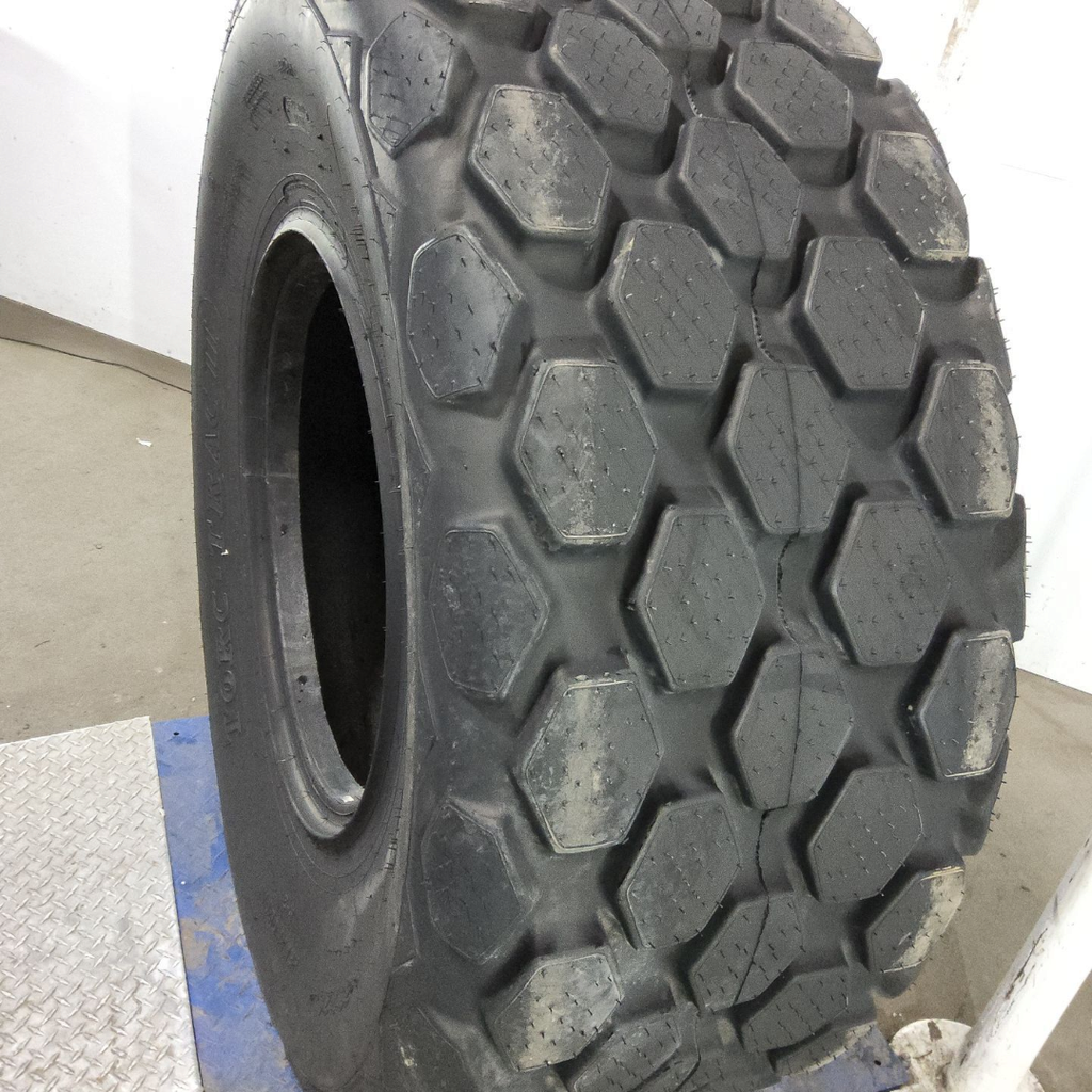 23.1-26 Titan Farm Torc Trac II R-3 H (16 Ply), 99%