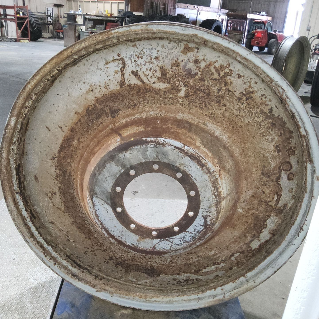 10"W x 54"D, Case IH Silver Mist 10-Hole Spun Disc