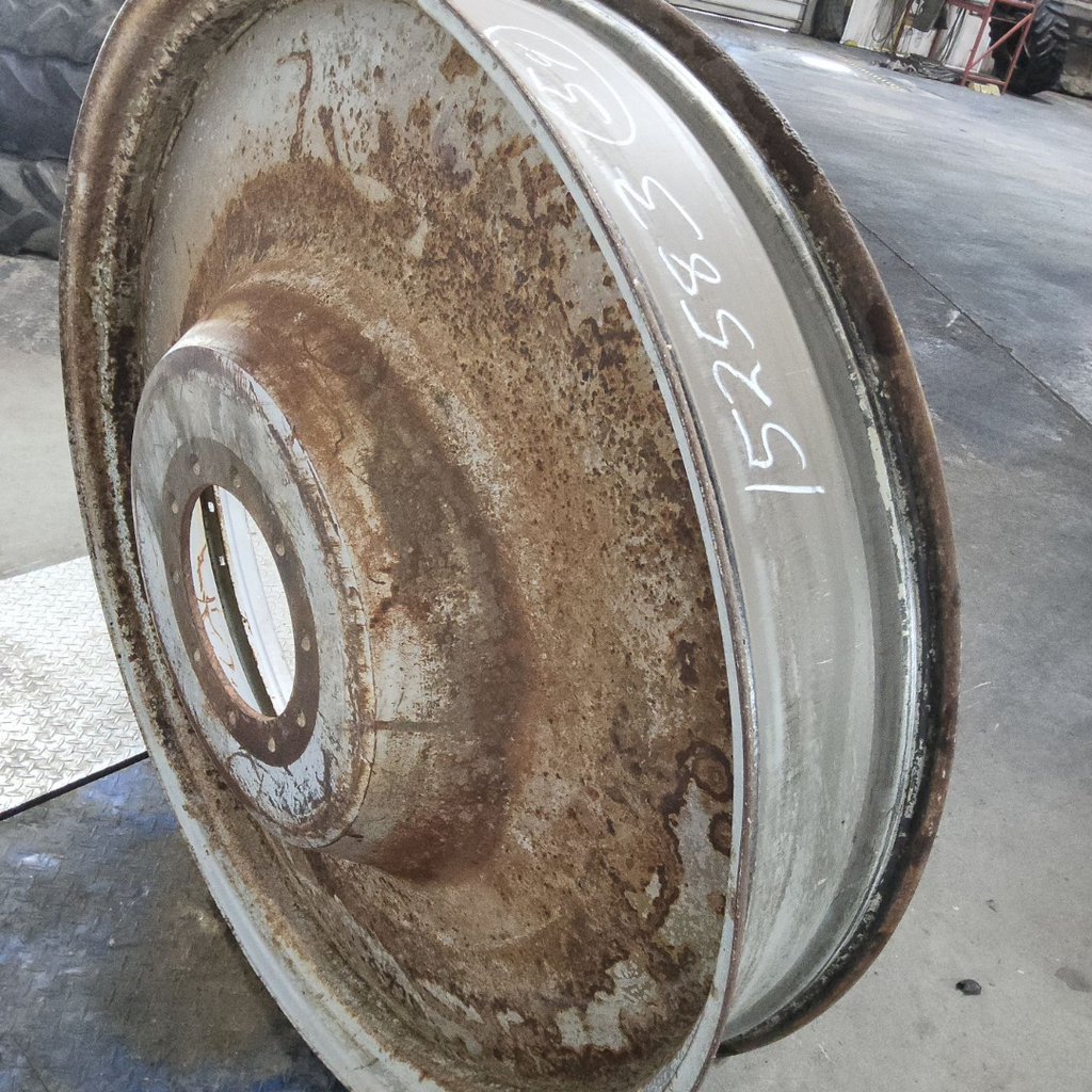 10"W x 54"D, Case IH Silver Mist 10-Hole Spun Disc