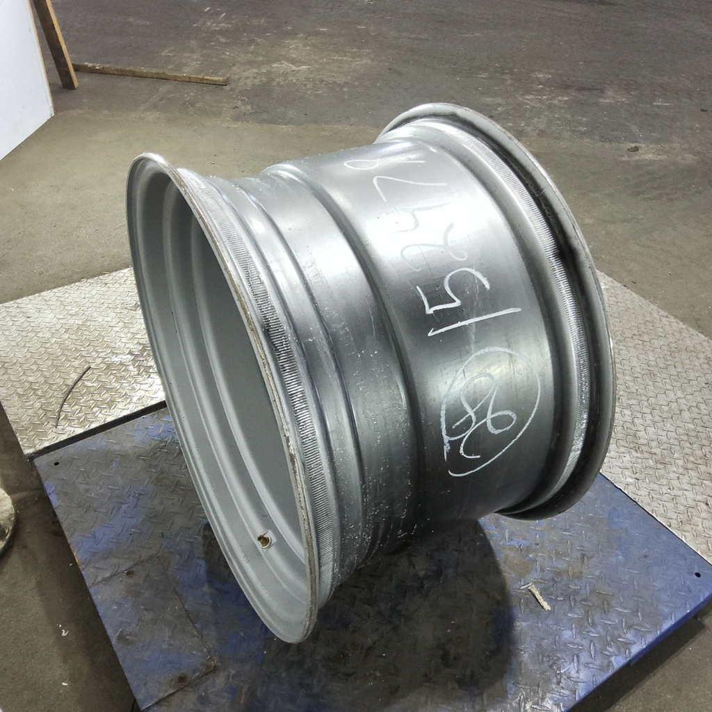 18"W x 28"D, Case IH Silver Mist 10-Hole Formed Plate