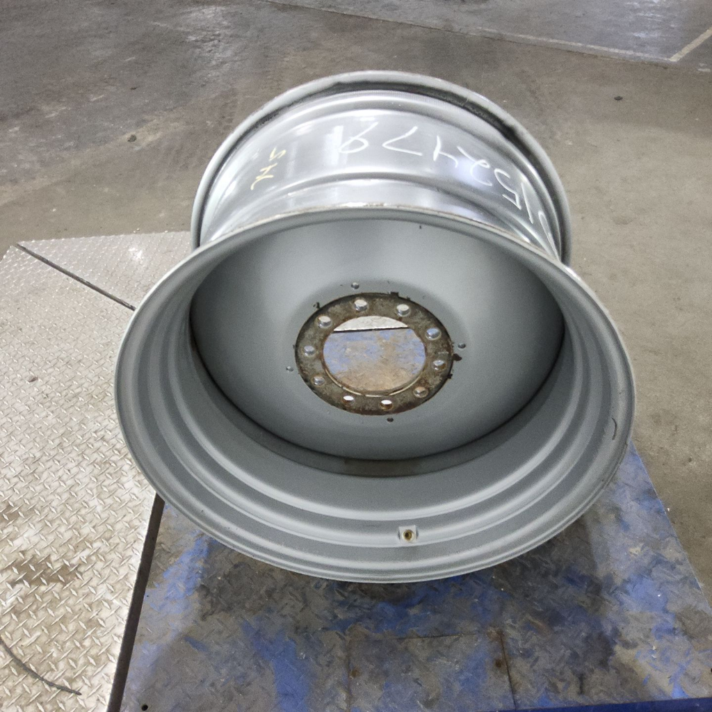 18"W x 28"D, Case IH Silver Mist 10-Hole Formed Plate