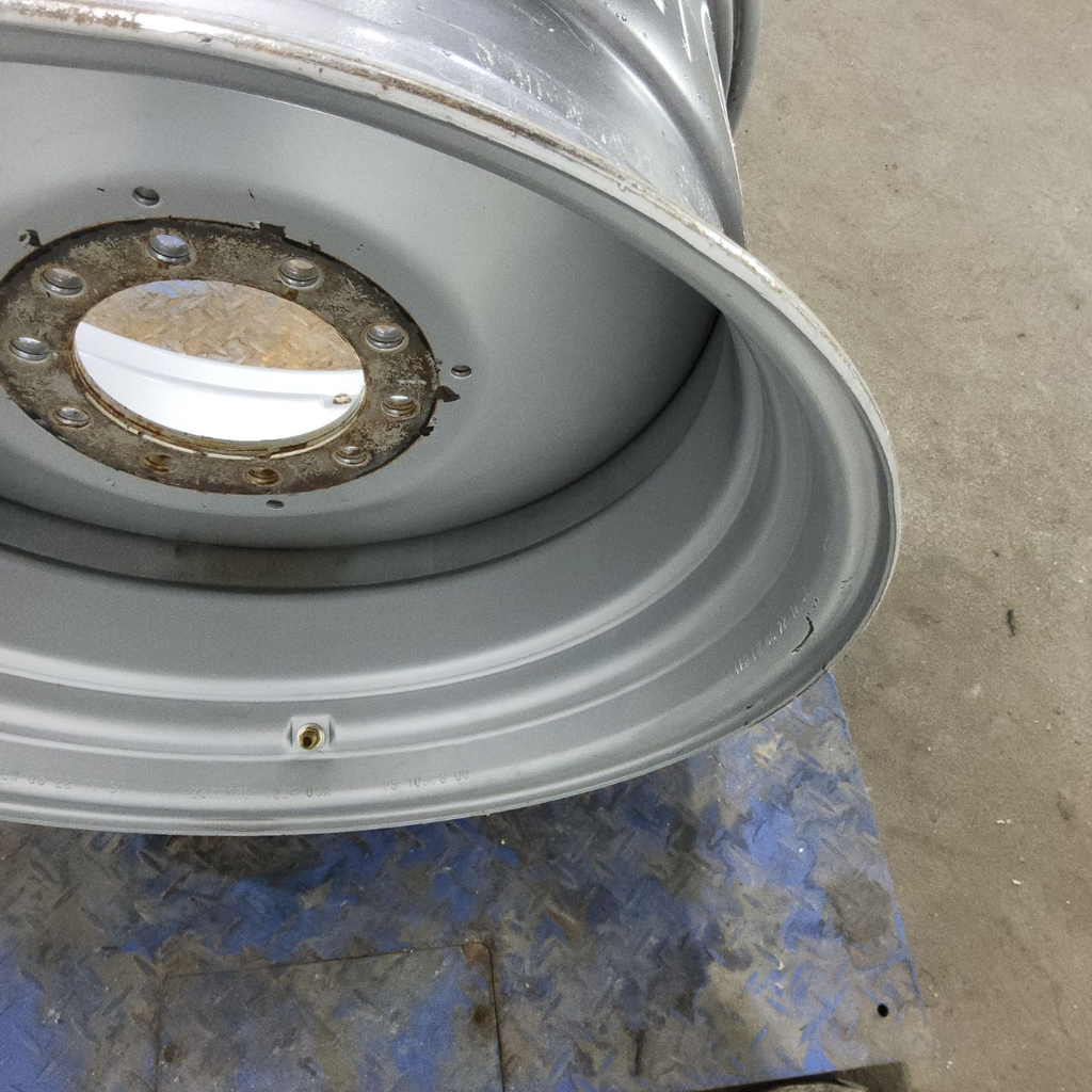 18"W x 28"D, Case IH Silver Mist 10-Hole Formed Plate