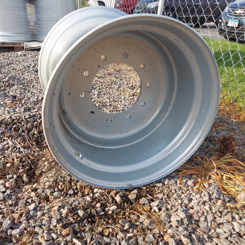 20"W x 22.5"D, Case IH Silver Mist 10-Hole Hub Pilot , 0" Offset