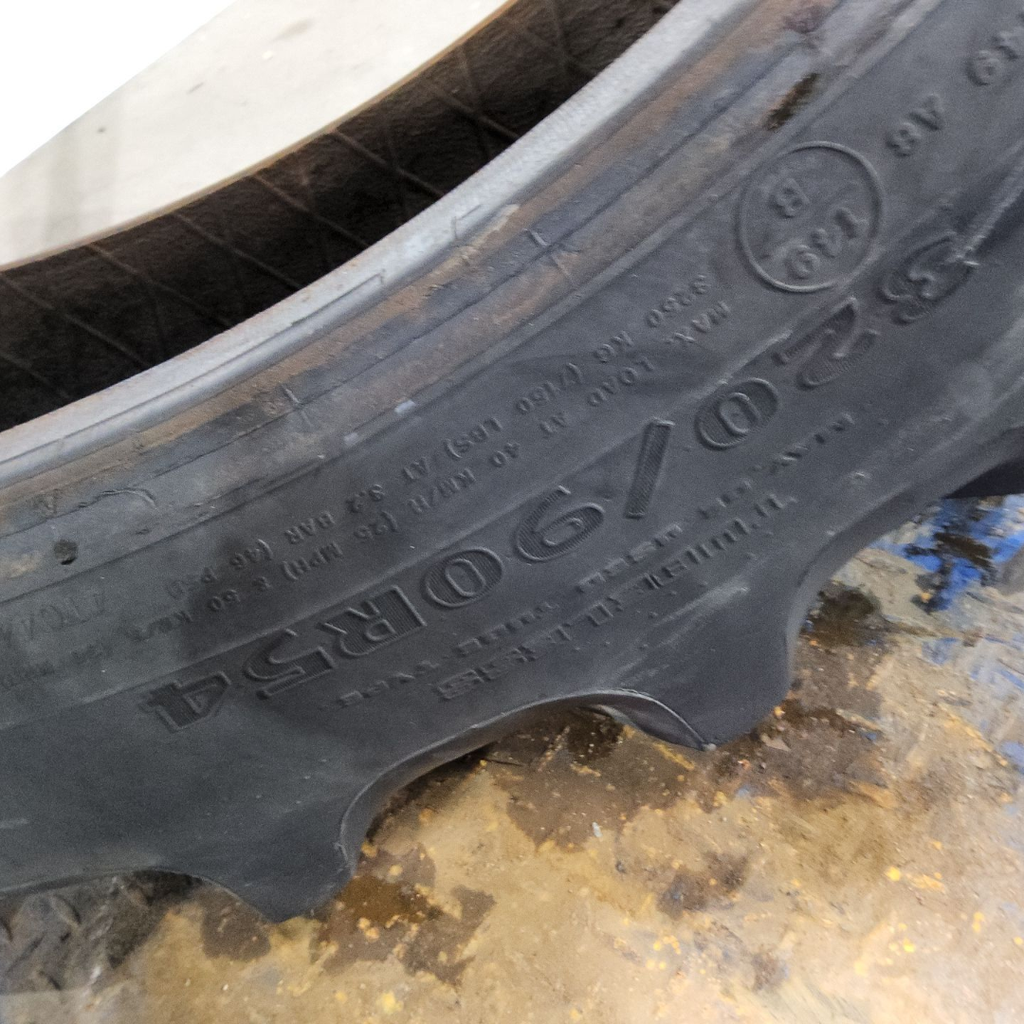 320/90R54 Goodyear Farm DT800 Super Traction R-1W 149A8 60%