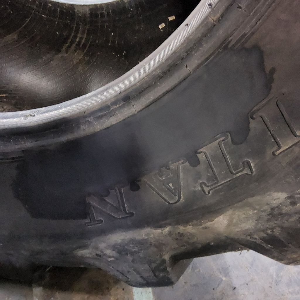 800/65R32 Titan Farm Super Hi Power Lug Radial R-1 172A8 85%