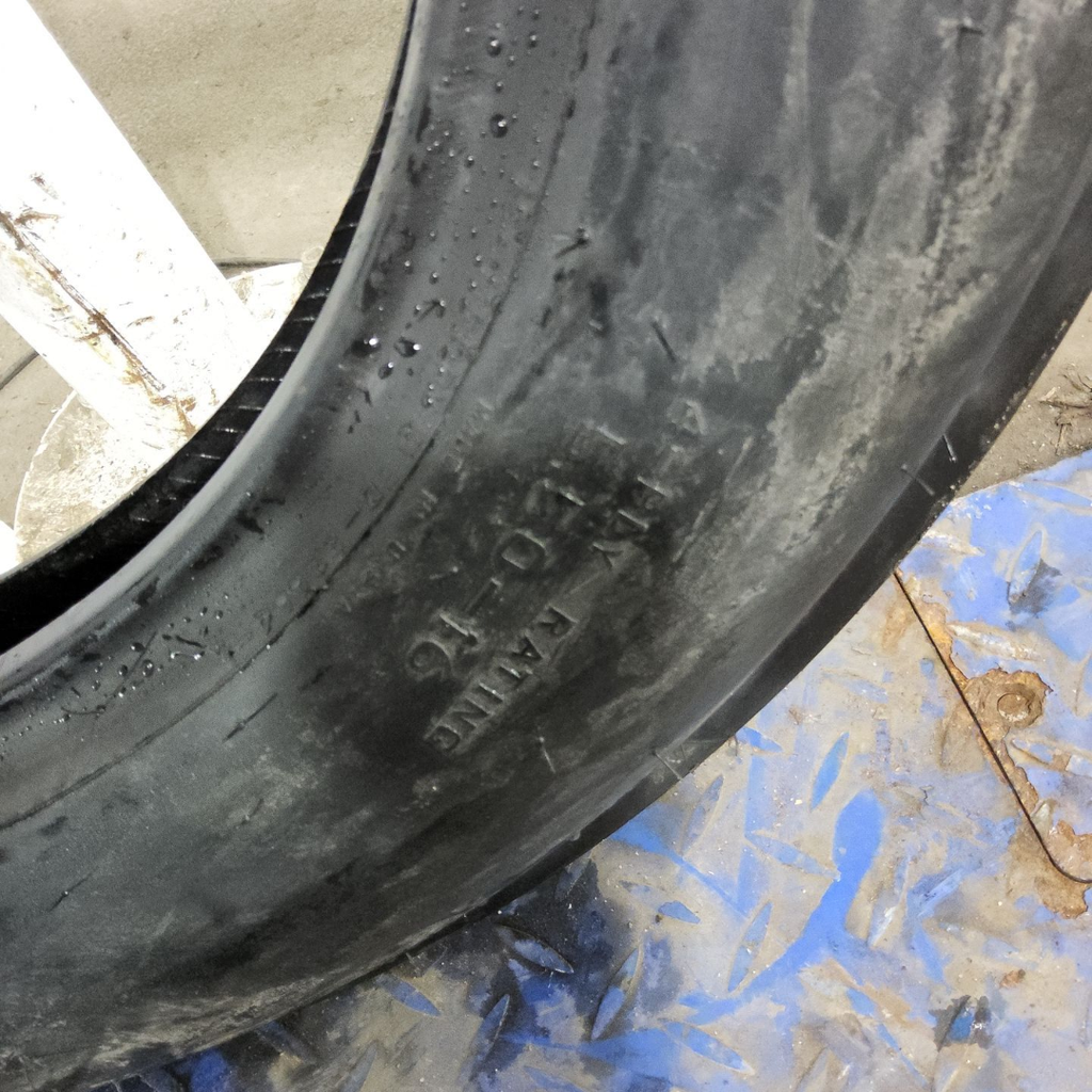 5.50-16 Dayton Thorobred F-1 B (4 Ply)