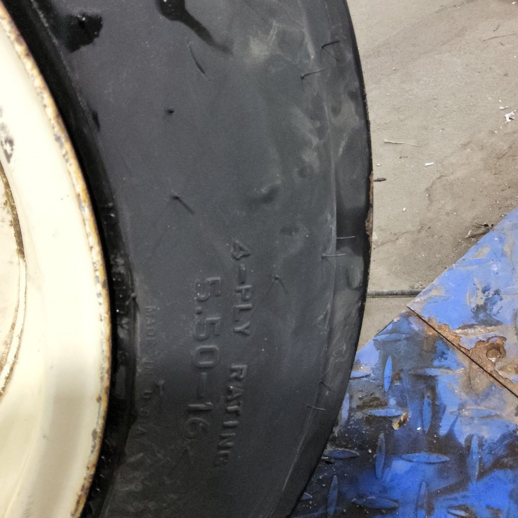 5.50-16 Dayton Thorobred F-1 B (4 Ply)