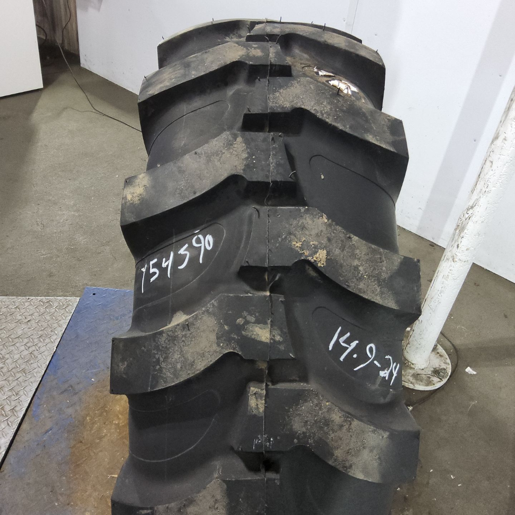 14.9-24 Armstrong Industrial Tractor Lug R-4 D (8 Ply), 99%