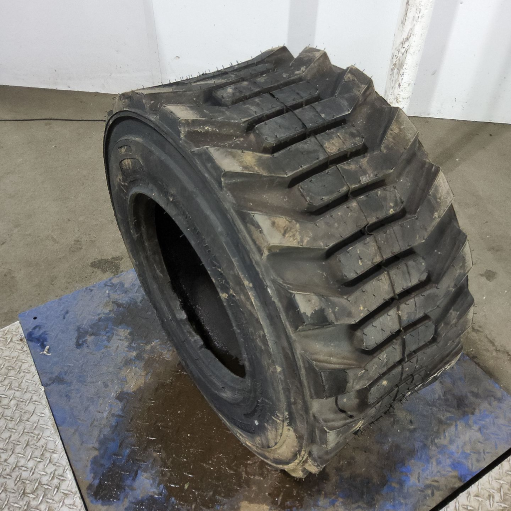33x15.50-16.5NHS Titan Farm HD2000 II SS R-4 G (14 Ply), 99%