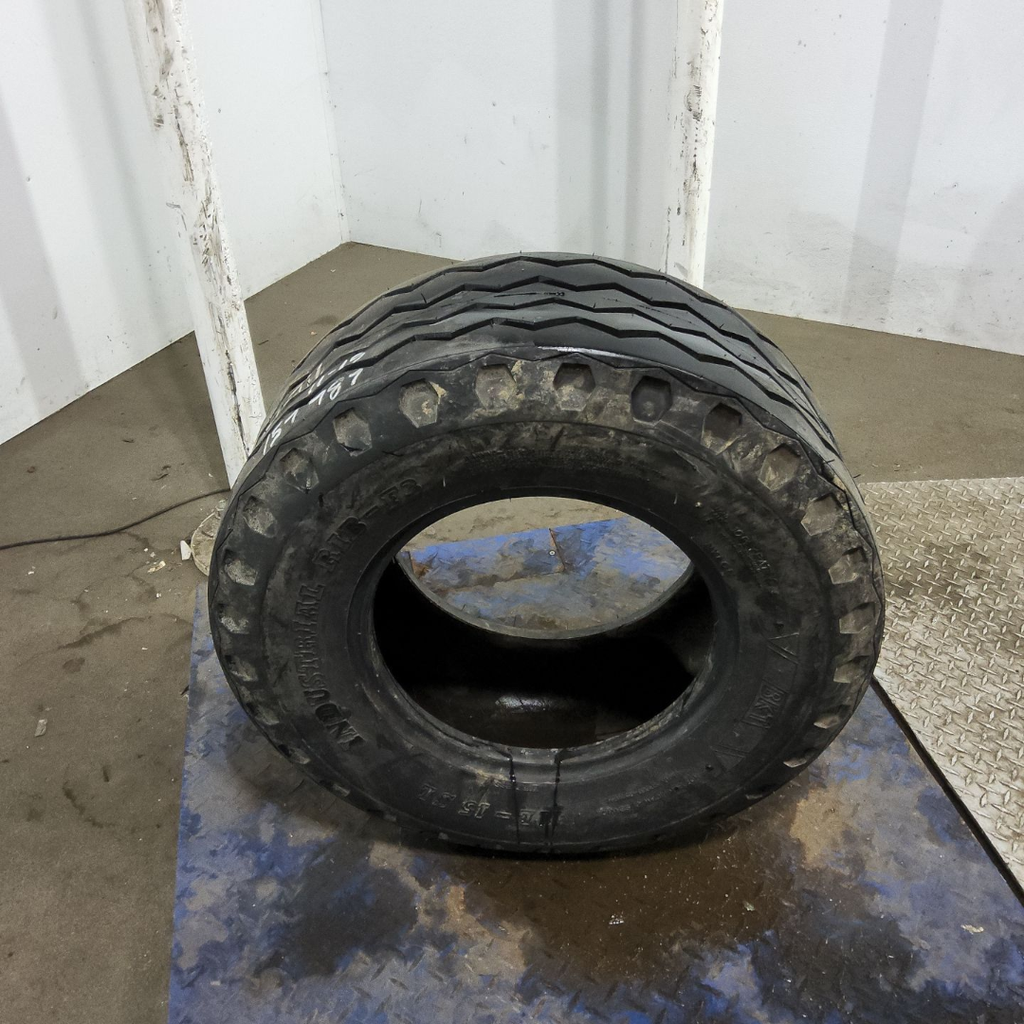 11L-15 BKT Tires Industrial Multi Rib F-3 E (10 Ply), 99%