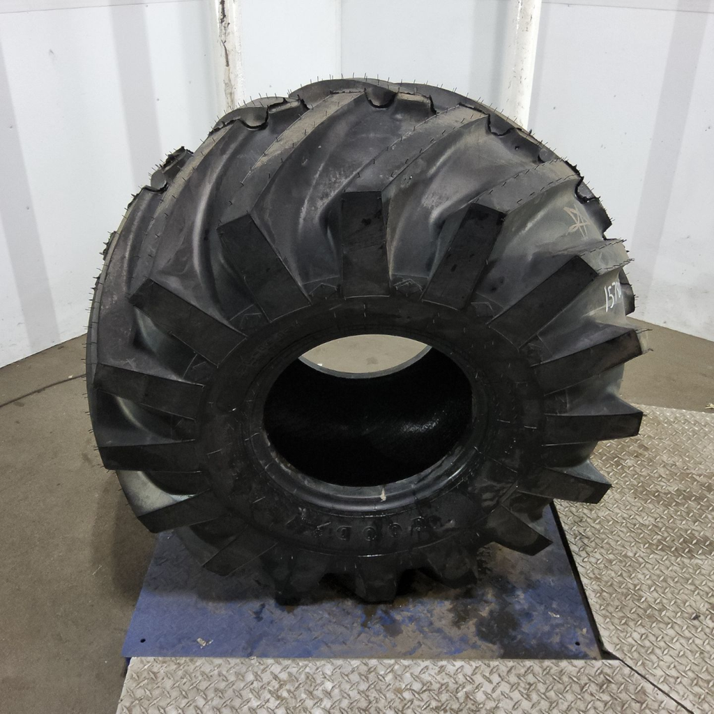 21.5L-16.1 Goodyear Farm Sure Grip Traction SL I-3 D (8 Ply), 99%