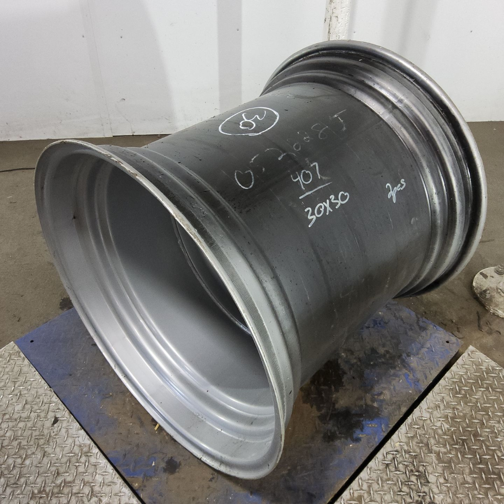 30"W x 30"D, Case IH Silver Mist 10-Hole Formed Plate , 1.5" Offset