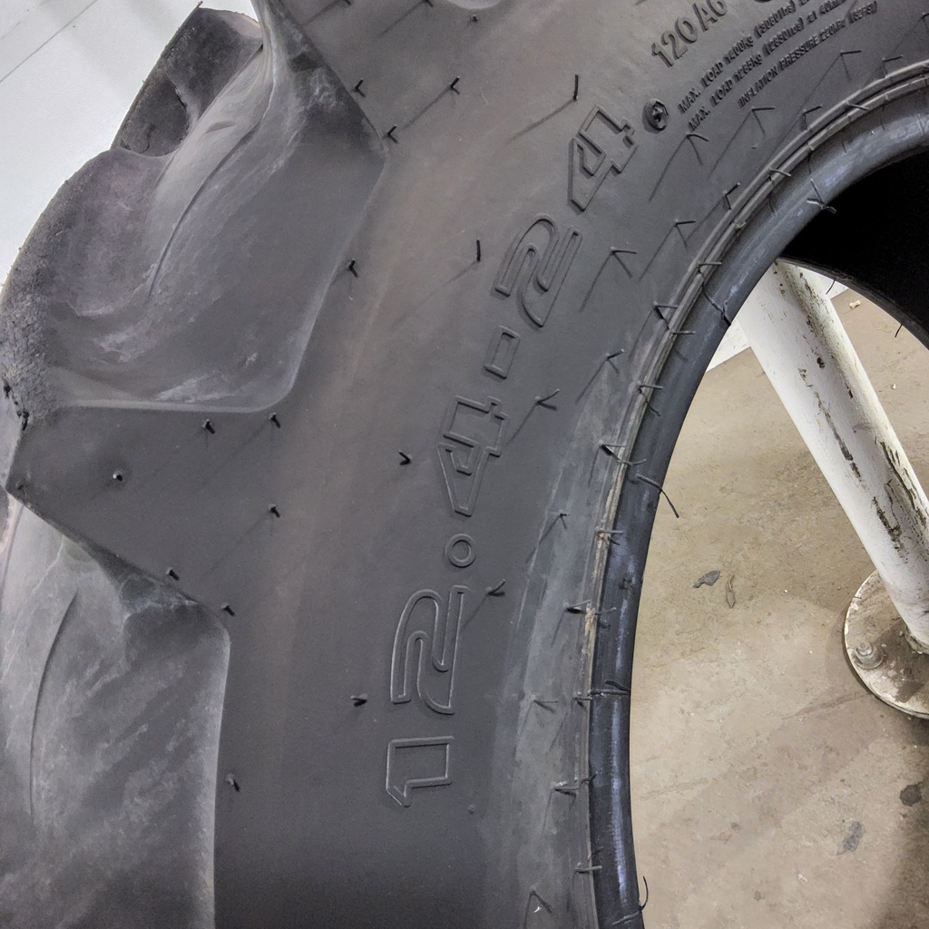 12.4-24 Galaxy Agri-Trac II R-1 D (8 Ply), 90%