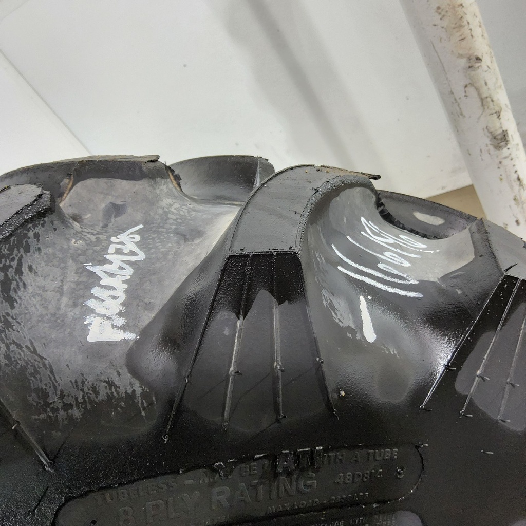 12.4-24 Titan Farm Hi Traction Lug R-1 D (8 Ply), 95%