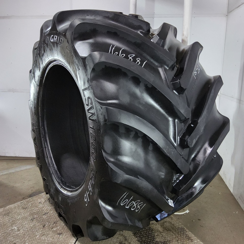 LSW1250/35R46 Goodyear Farm Custom Flo Grip R-2 202B 90%