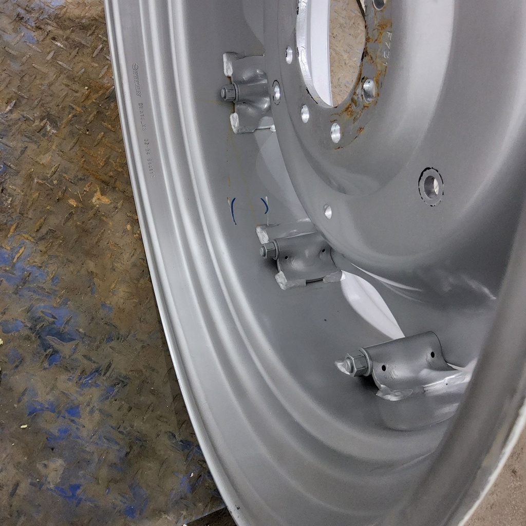 15"W x 34"D, Case IH Silver Mist 8-Hole Rim with Clamp/Loop Style