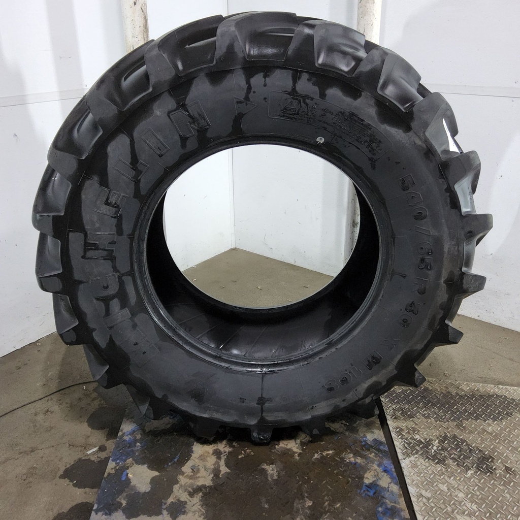 540/65R30 Michelin XM 108 R-1W 143A8 85%