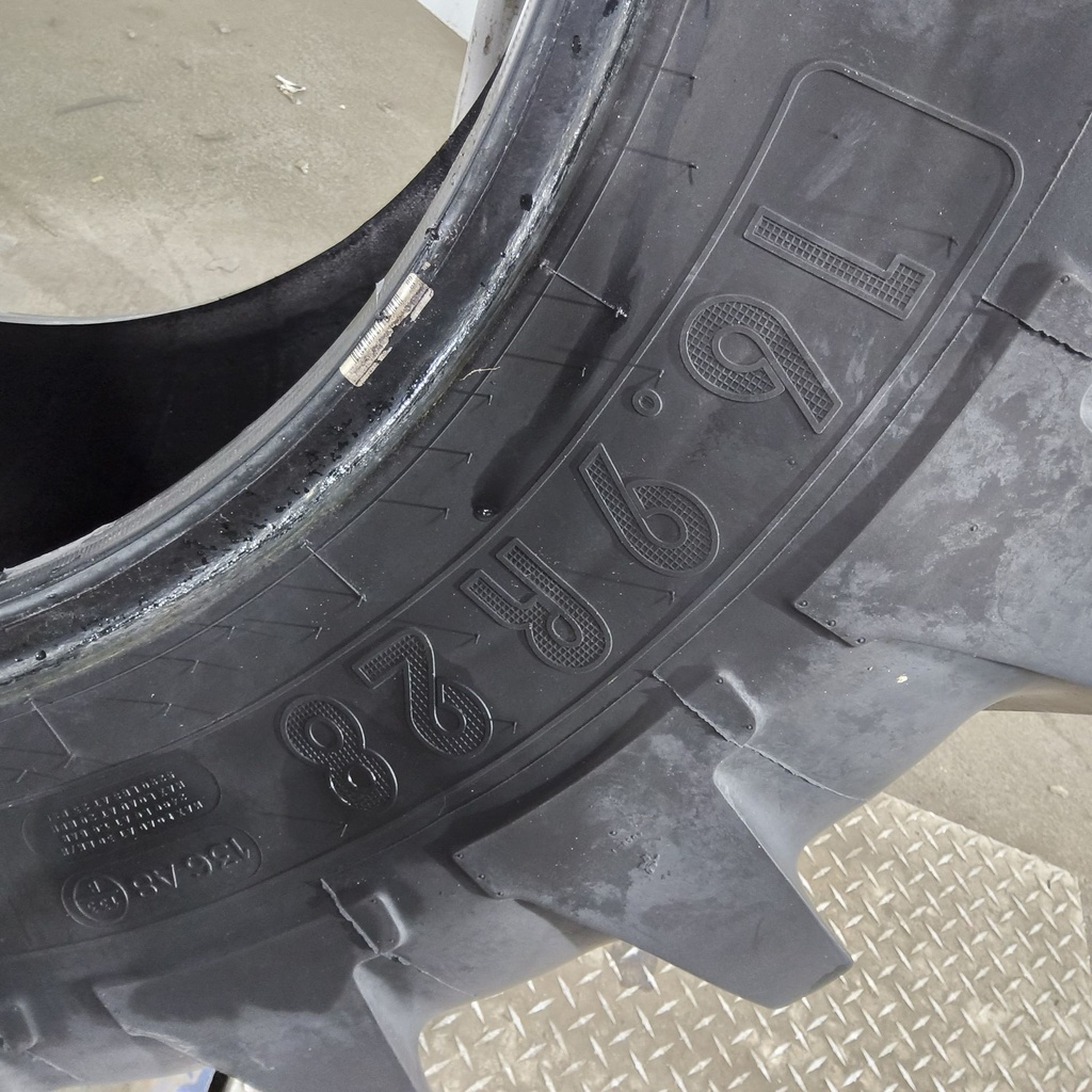 16.9R28 Michelin AgriBib R-1W 136A8 90%