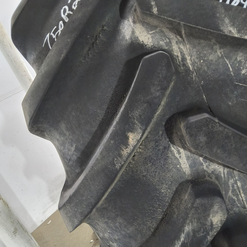 750/65R26 Firestone Maxi Traction R-1W 169B 85%