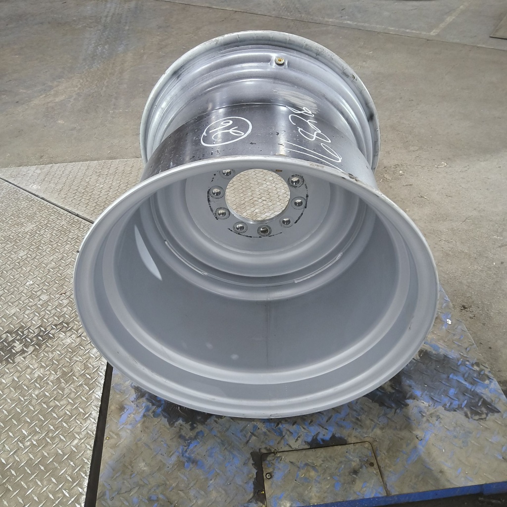 25"W x 26"D, Case IH Silver Mist 10-Hole Formed Plate , 3.75" Offset