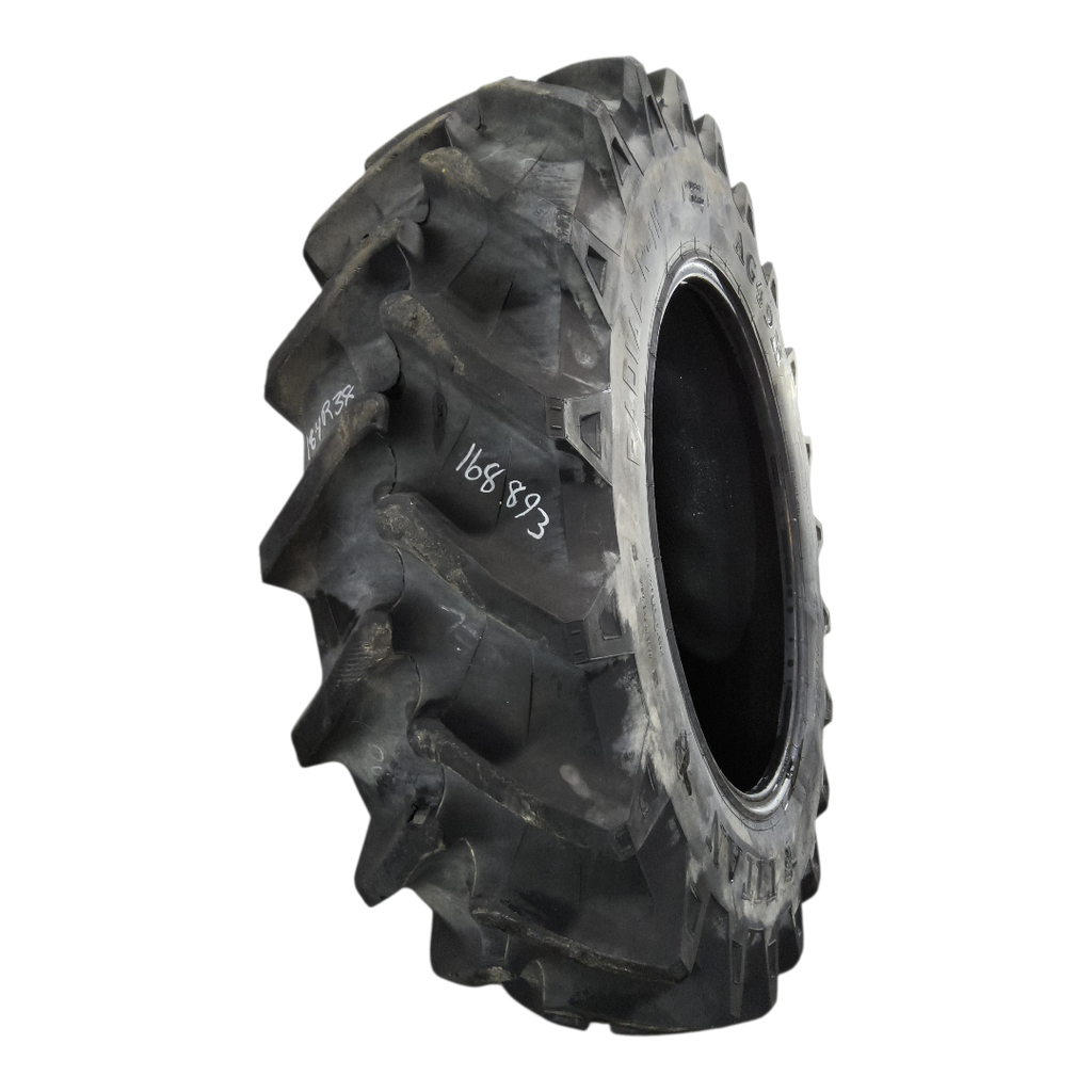 18.4R38 Titan Farm AG49H Radial R-1W 146B 85%