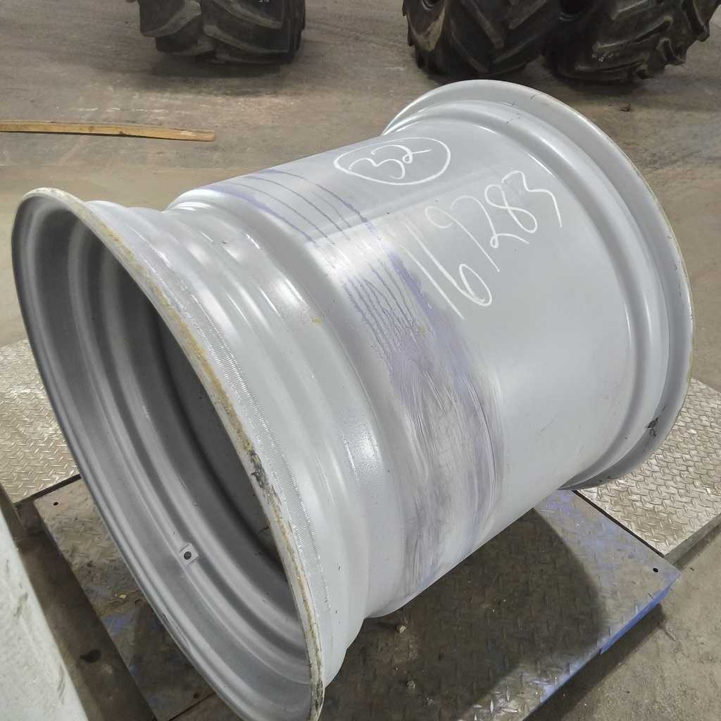 30"W x 32"D, Case IH Silver Mist 15-Hole Formed Plate , -4.5" Offset