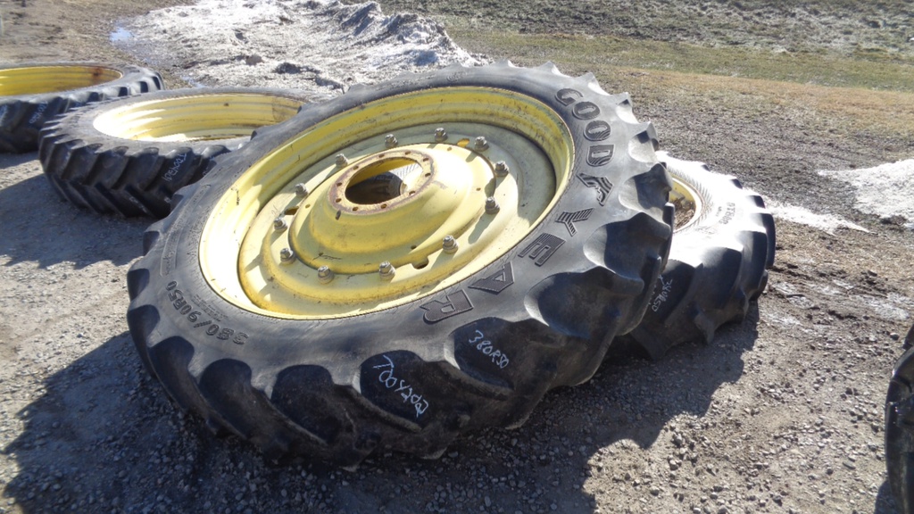 380/90R50 Goodyear Farm DT800 Optitrac R-1W on John Deere Yellow 10-Hole Stub Disc 55%