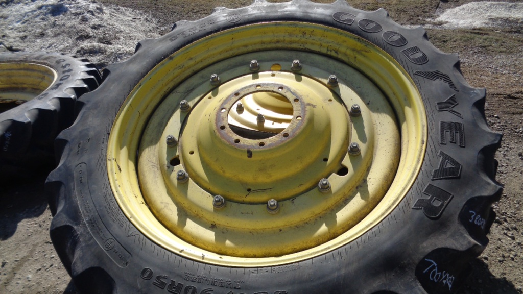 380/90R50 Goodyear Farm DT800 Optitrac R-1W on John Deere Yellow 10-Hole Stub Disc 55%
